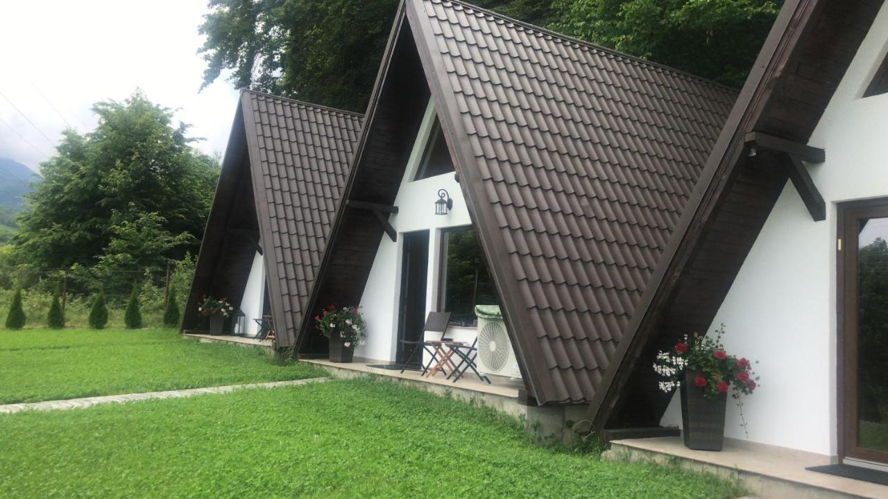 Casutele De Sub Padure Hotel อาวริก ภายนอก รูปภาพ