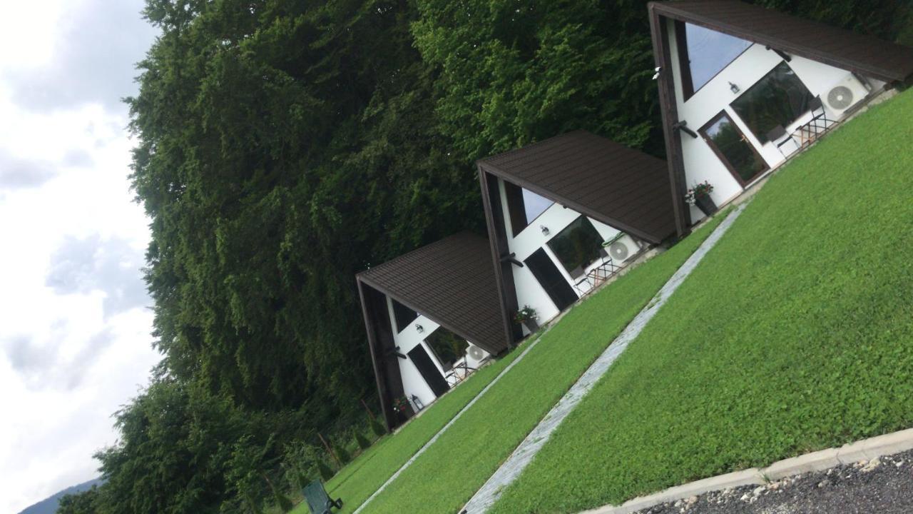 Casutele De Sub Padure Hotel อาวริก ภายนอก รูปภาพ
